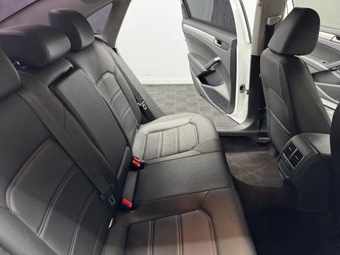 Used 2021 Volkswagen Passat 2.0T SE image 46