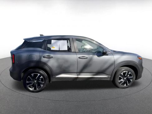 Used 2025 Nissan Kicks SV image 9