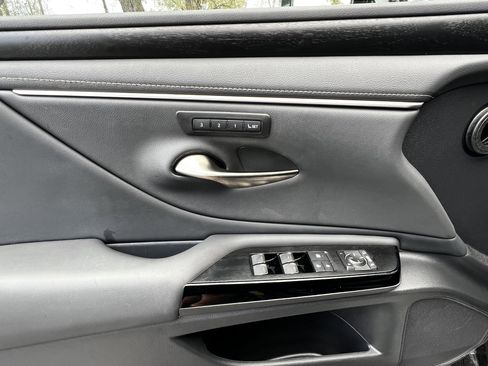 Certified 2025 Lexus ES 350 w/ Premium Package image 13