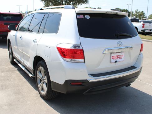 Used 2012 Toyota Highlander Limited w/ Tow Pkg FWD image 7