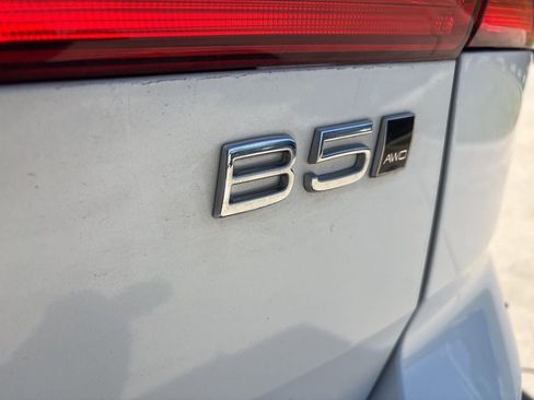 Certified 2023 Volvo XC60 B5 Plus w/ Climate Package image 9