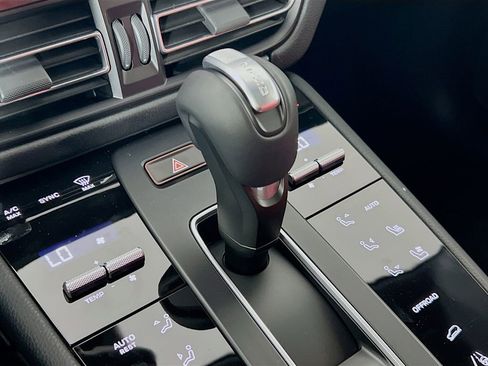 New 2026 Porsche Macan image 19