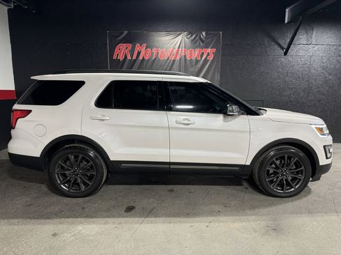 Used 2017 Ford Explorer XLT w/ Equipment Group 202A image 6