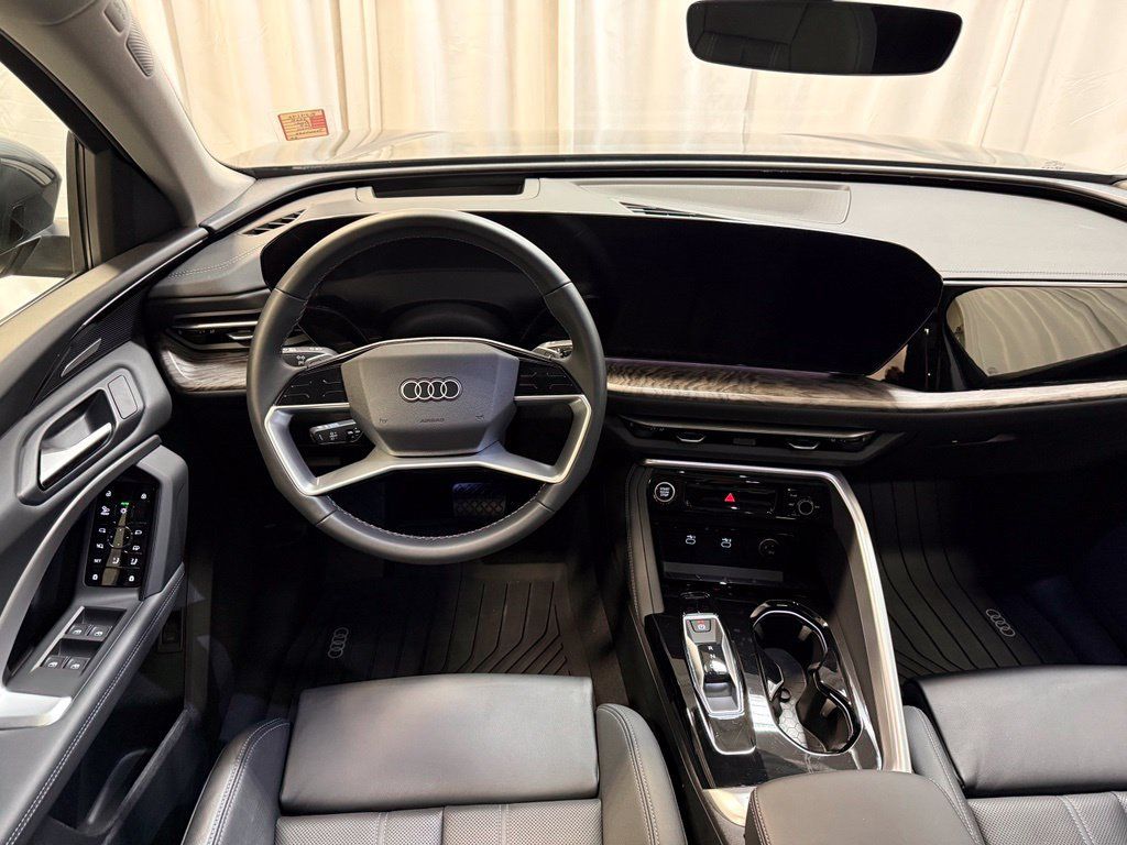 Used 2025 Audi Q5 Premium Plus AWD/4WD image 3