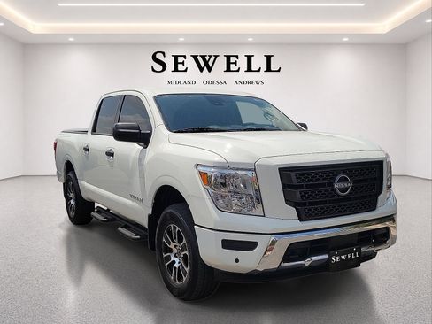 Used 2024 Nissan Titan SV w/ SV Convenience Package AWD/4WD image 10