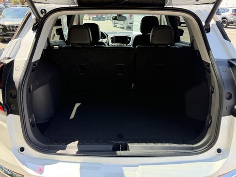 Used 2023 GMC Terrain SLT FWD image 4