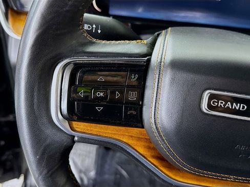 Used 2022 Jeep Grand Wagoneer Series III w/ Rear Seat Video Group 1 AWD/4WD image 25