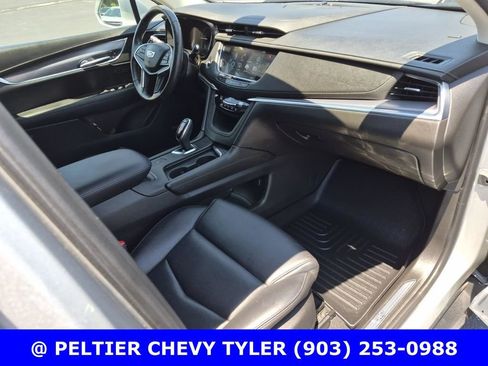 Used 2018 Cadillac XT5 Luxury w/ Driver Awareness Package FWD image 11