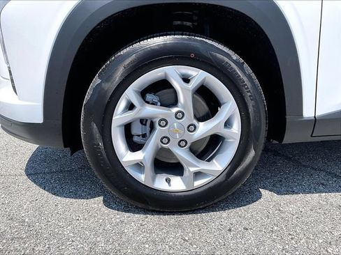 New 2026 Chevrolet Trax LS w/ LS Convenience Package FWD image 7
