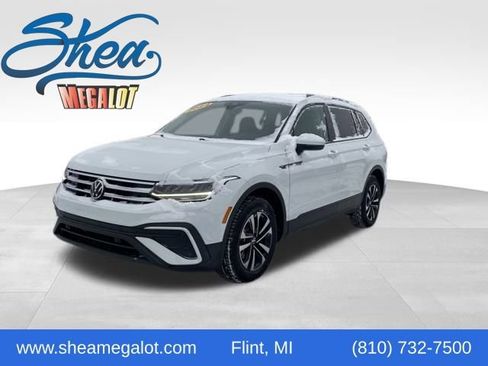 Used 2024 Volkswagen Tiguan S image 1