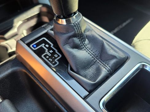 Used 2016 Toyota Tacoma SR5 image 37