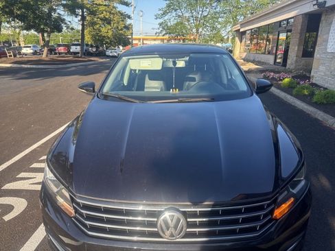 Used 2018 Volkswagen Passat 2.0T SE FWD image 9