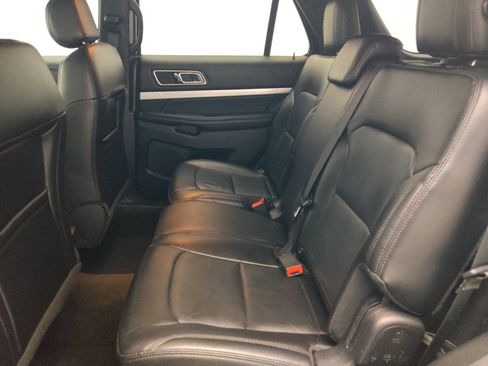 Used 2016 Ford Explorer XLT w/ Equipment Group 202A FWD image 18