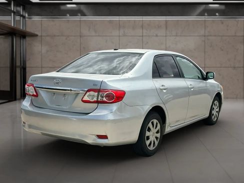 Used 2011 Toyota Corolla LE FWD image 2