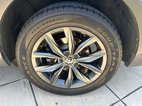 Used 2022 Volkswagen Tiguan SE AWD/4WD image 14