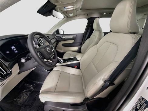 Certified 2026 Volvo XC40 B5 Plus w/ Protection Package Premier AWD/4WD image 21