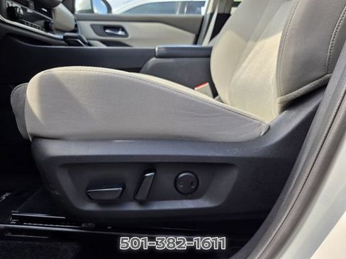 Used 2025 Nissan Rogue SV AWD/4WD image 10