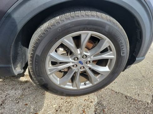 Used 2022 Ford Explorer XLT w/ Equipment Group 202A image 4