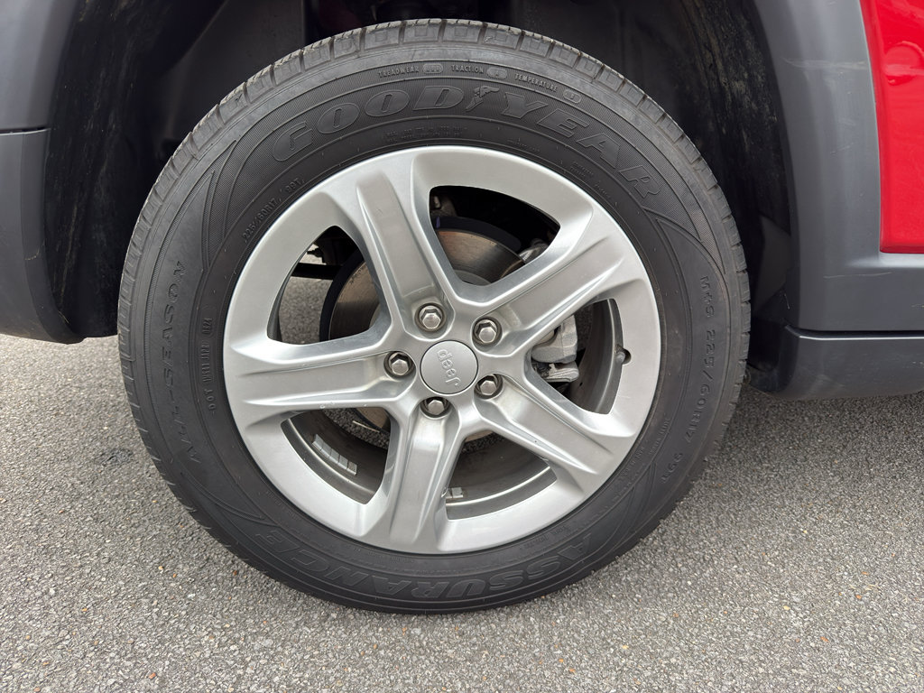 Used 2024 Jeep Compass Latitude AWD/4WD image 9
