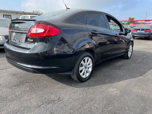 Used 2013 Ford Fiesta SE image 4