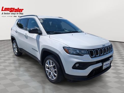 Used 2023 Jeep Compass Latitude AWD/4WD image 7