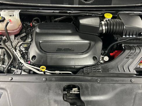 Used 2023 Chrysler Pacifica Touring-L FWD image 27