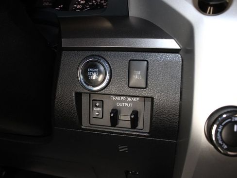 Used 2020 Toyota Tundra SR5 AWD/4WD image 13