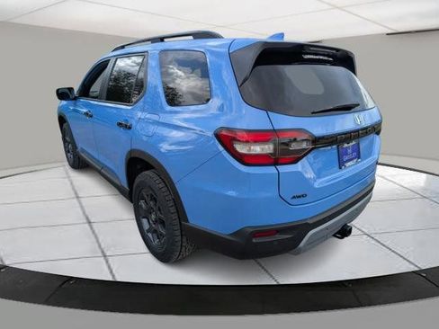 New 2025 Honda Pilot TrailSport image 3