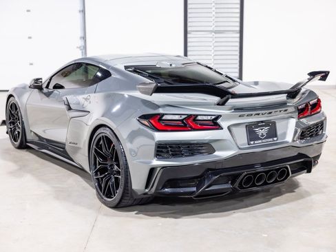 Used 2024 Chevrolet Corvette Z06 w/ Z07 Performance Package RWD image 7