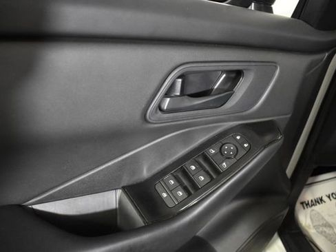 Used 2025 Nissan Rogue S AWD/4WD image 7