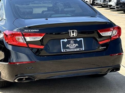 Used 2018 Honda Accord Touring image 6