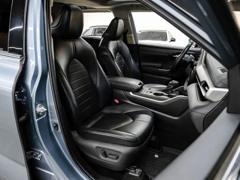 Used 2021 Toyota Highlander XLE FWD image 42
