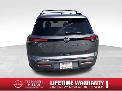 New 2026 Nissan Pathfinder SL image 4