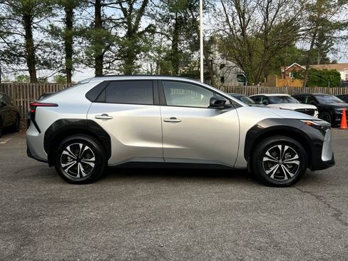 Used 2024 Toyota bZ4X XLE w/ Weather Package image 8