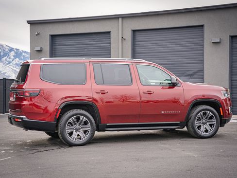 Used 2024 Jeep Wagoneer Series II w/ Flexible Seating Group image 6