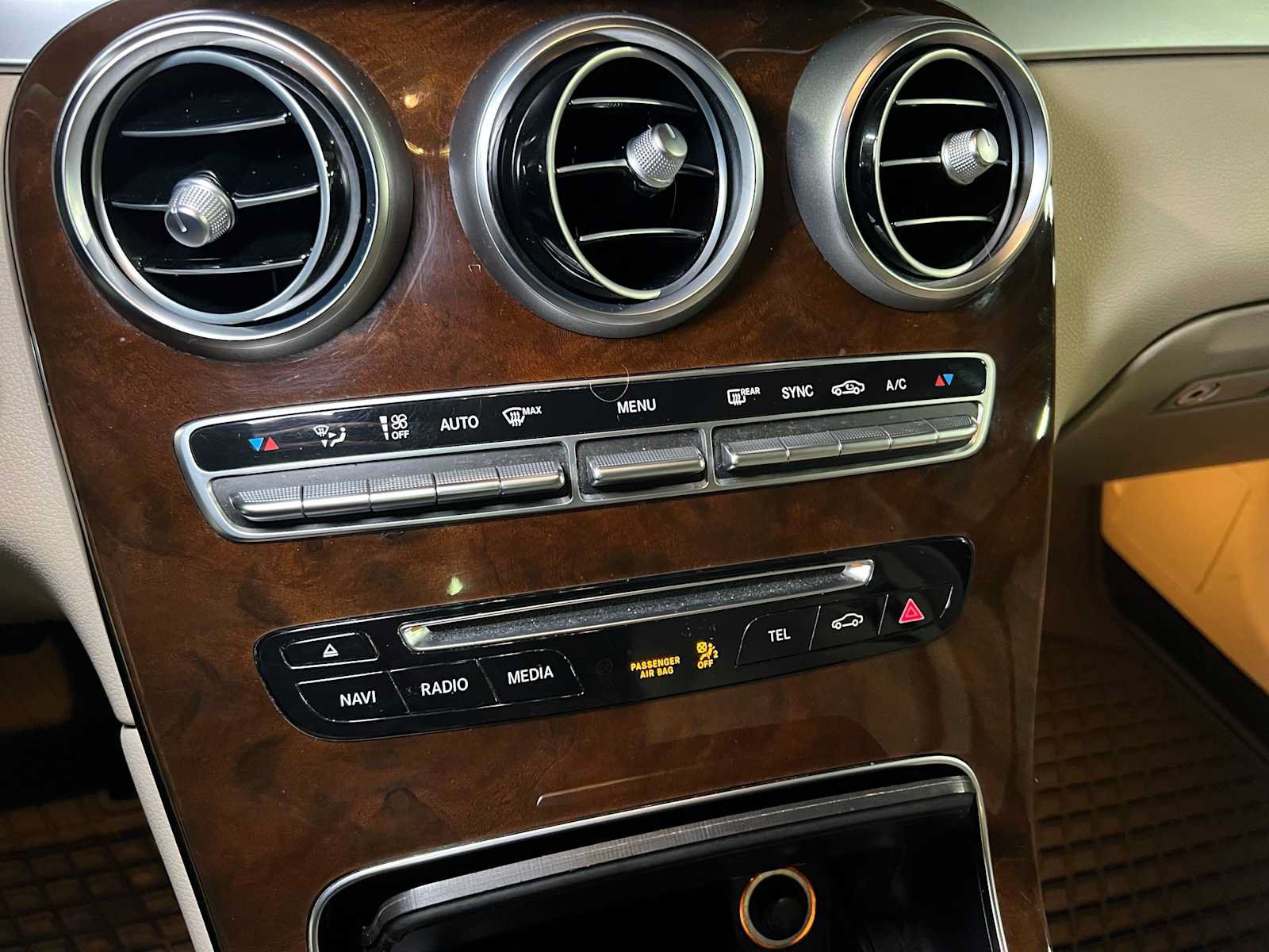 Certified 2018 Mercedes-Benz GLC 300 4MATIC image 35