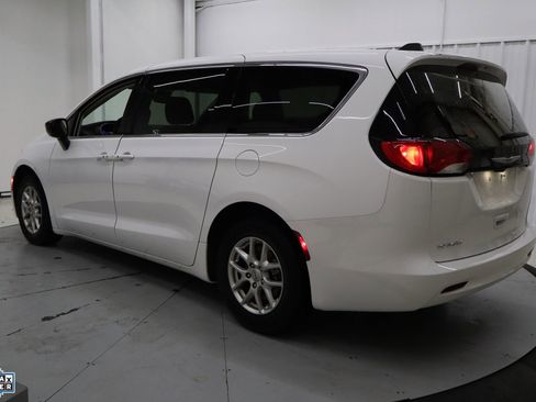 Used 2024 Chrysler Voyager LX image 8