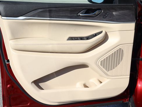 New 2025 Jeep Grand Cherokee L Limited w/ Black Appearance Package image 9