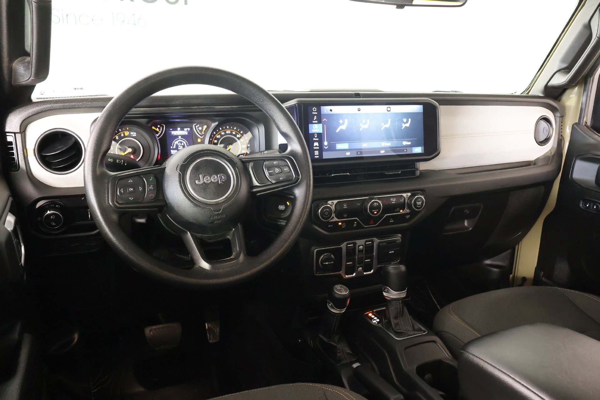 Used 2025 Jeep Gladiator Sport AWD/4WD image 2