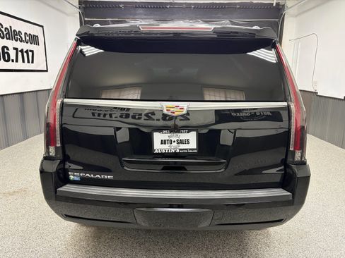Used 2019 Cadillac Escalade Luxury AWD/4WD image 4