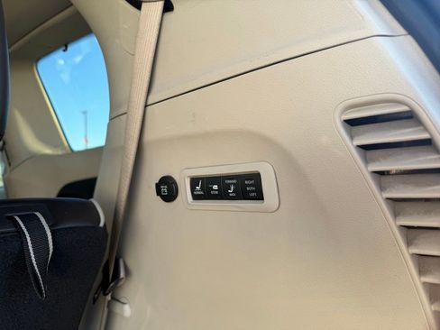 Used 2022 Chrysler Pacifica Limited AWD/4WD image 21