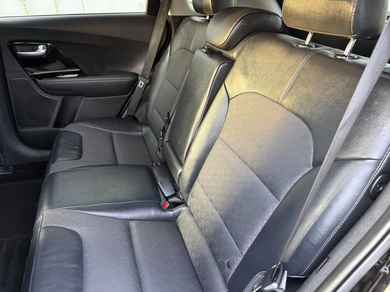 Used 2018 Kia Niro EX FWD image 16