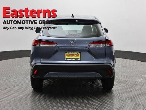 Used 2025 Toyota Corolla Cross L FWD image 6