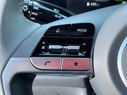 New 2025 Hyundai Elantra SEL FWD image 25