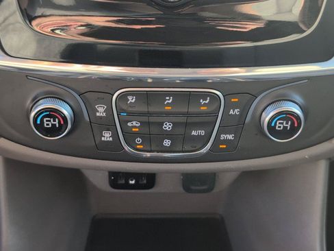 Used 2018 Chevrolet Traverse LT FWD image 23