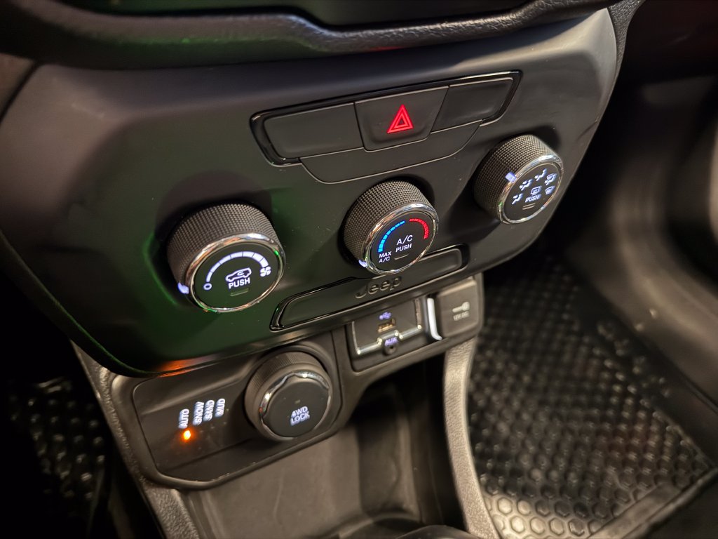 Used 2020 Jeep Renegade Sport AWD/4WD image 14