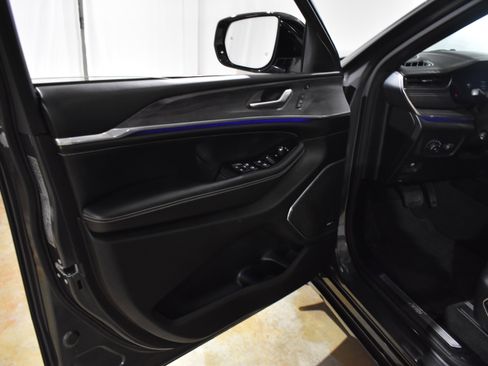 Used 2023 Jeep Grand Cherokee Overland w/ Adv Protech Group III image 13