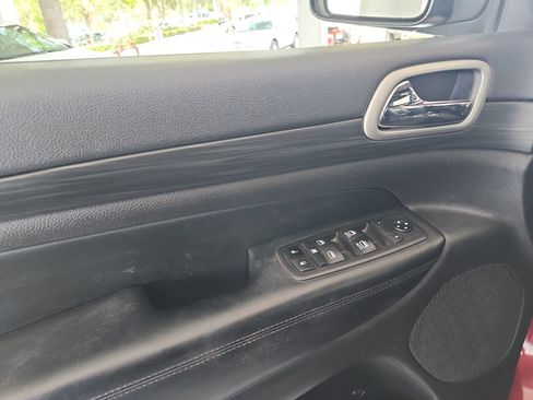 Used 2021 Jeep Grand Cherokee Laredo X AWD/4WD image 16
