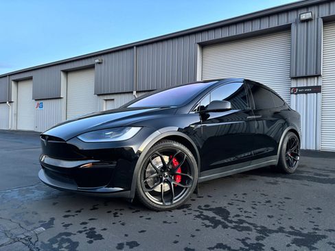 Used 2023 Tesla Model X Plaid image 3