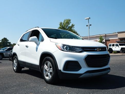 Used 2018 Chevrolet Trax LT w/ LT Convenience Package FWD image 3